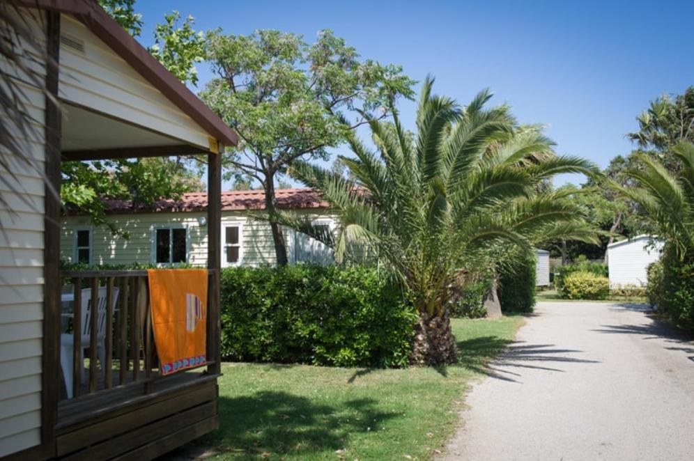 Camping Les Avignon - La Laune Villeneuve-les-Avignon Exterior photo