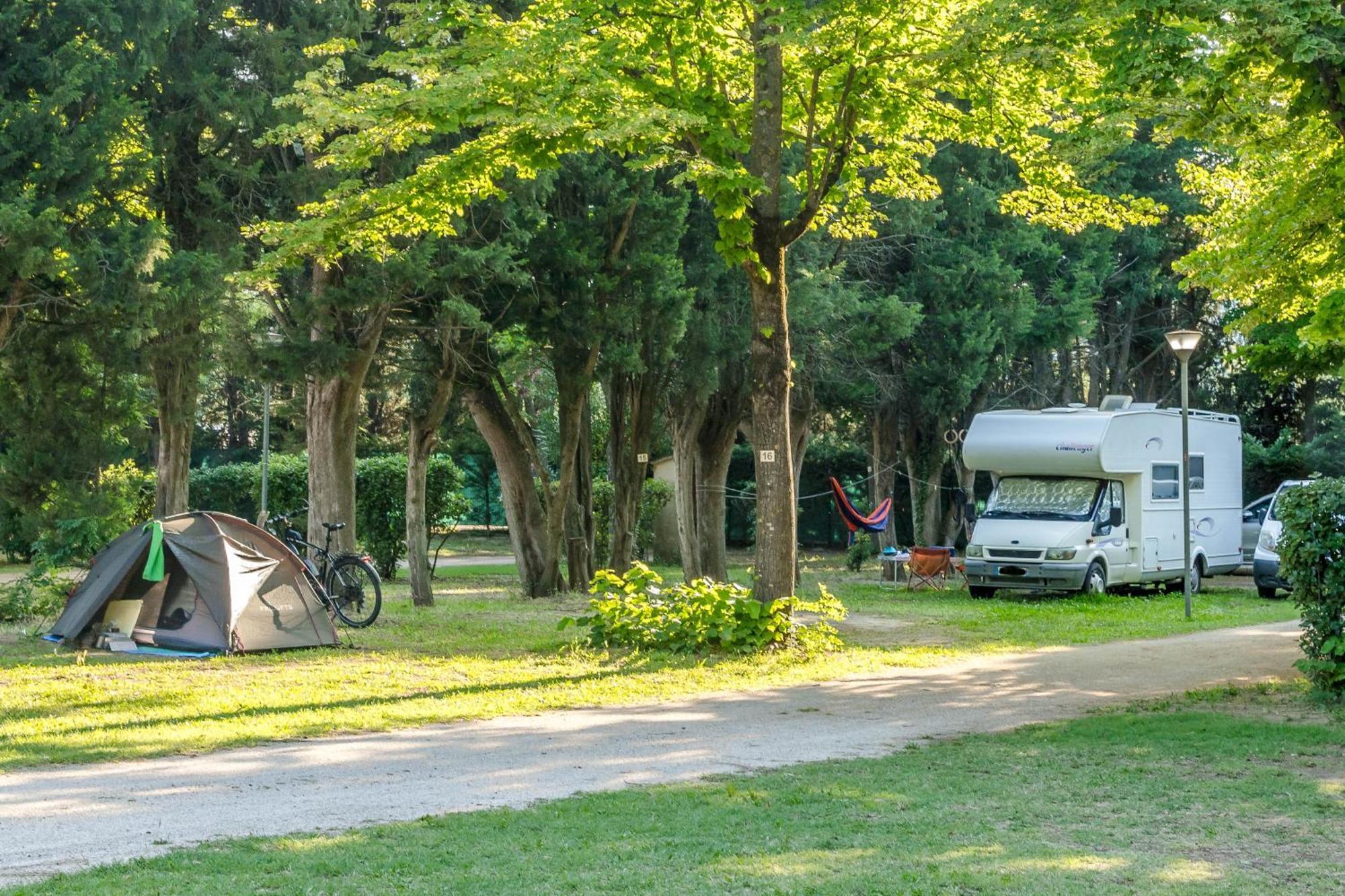 Camping Les Avignon - La Laune Villeneuve-les-Avignon Exterior photo