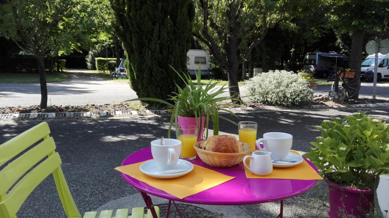 Camping Les Avignon - La Laune Villeneuve-les-Avignon Exterior photo